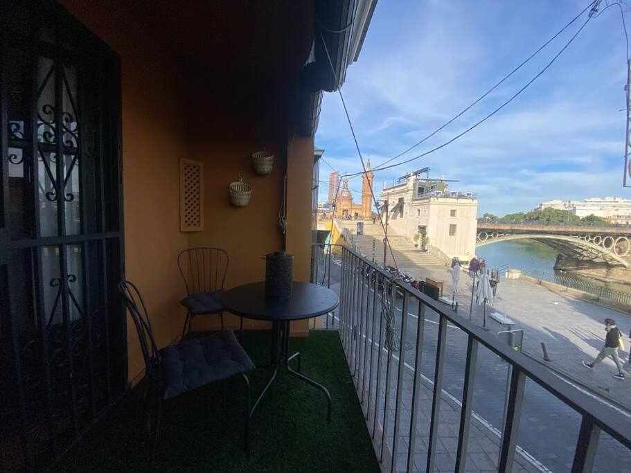 Apartamento Con Vistas Al Rio Sevilla Buitenkant foto